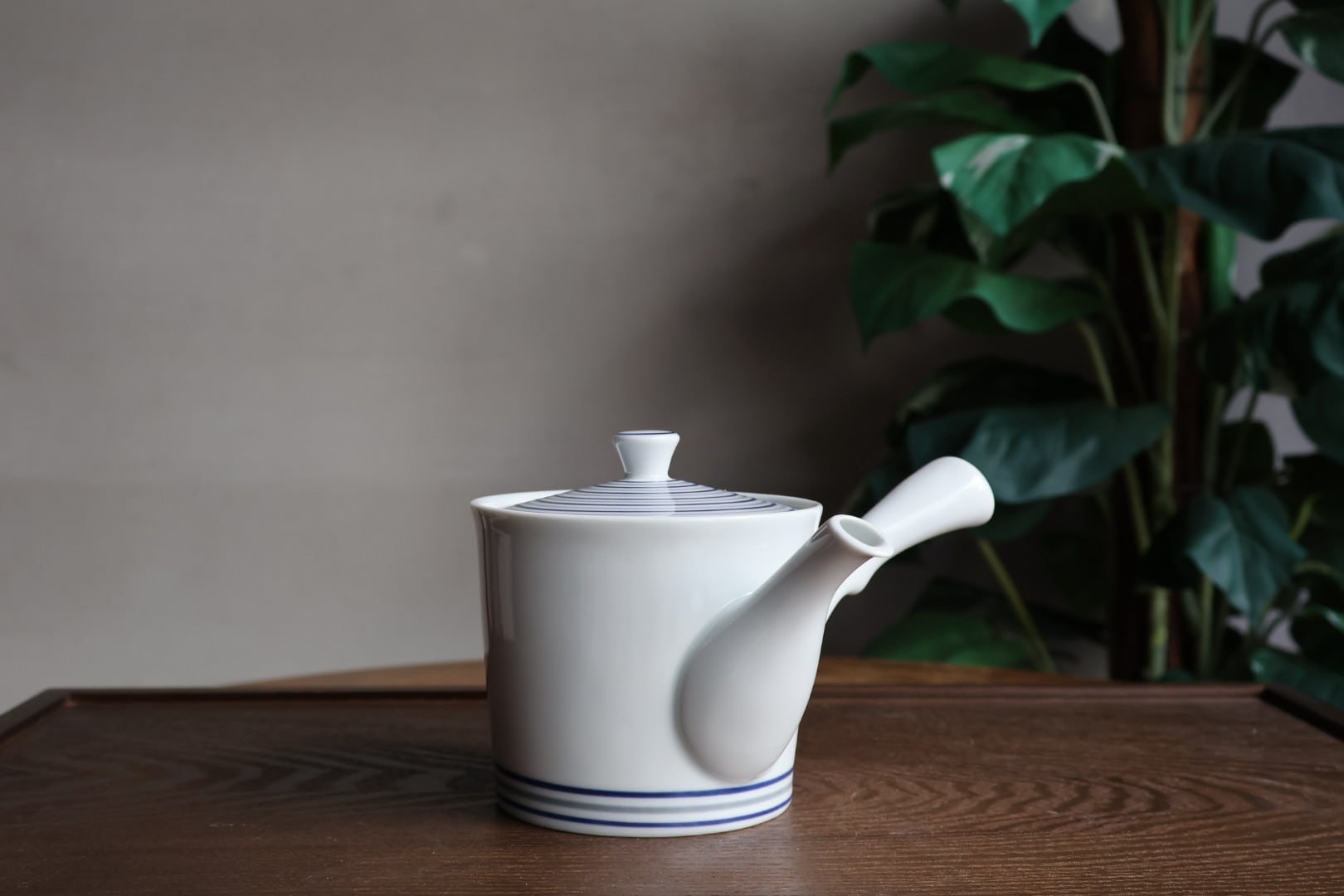 波佐見焼 白磁渦SS中急須 | うつわ通販 土岐陶器店 / ONLINE SHOP