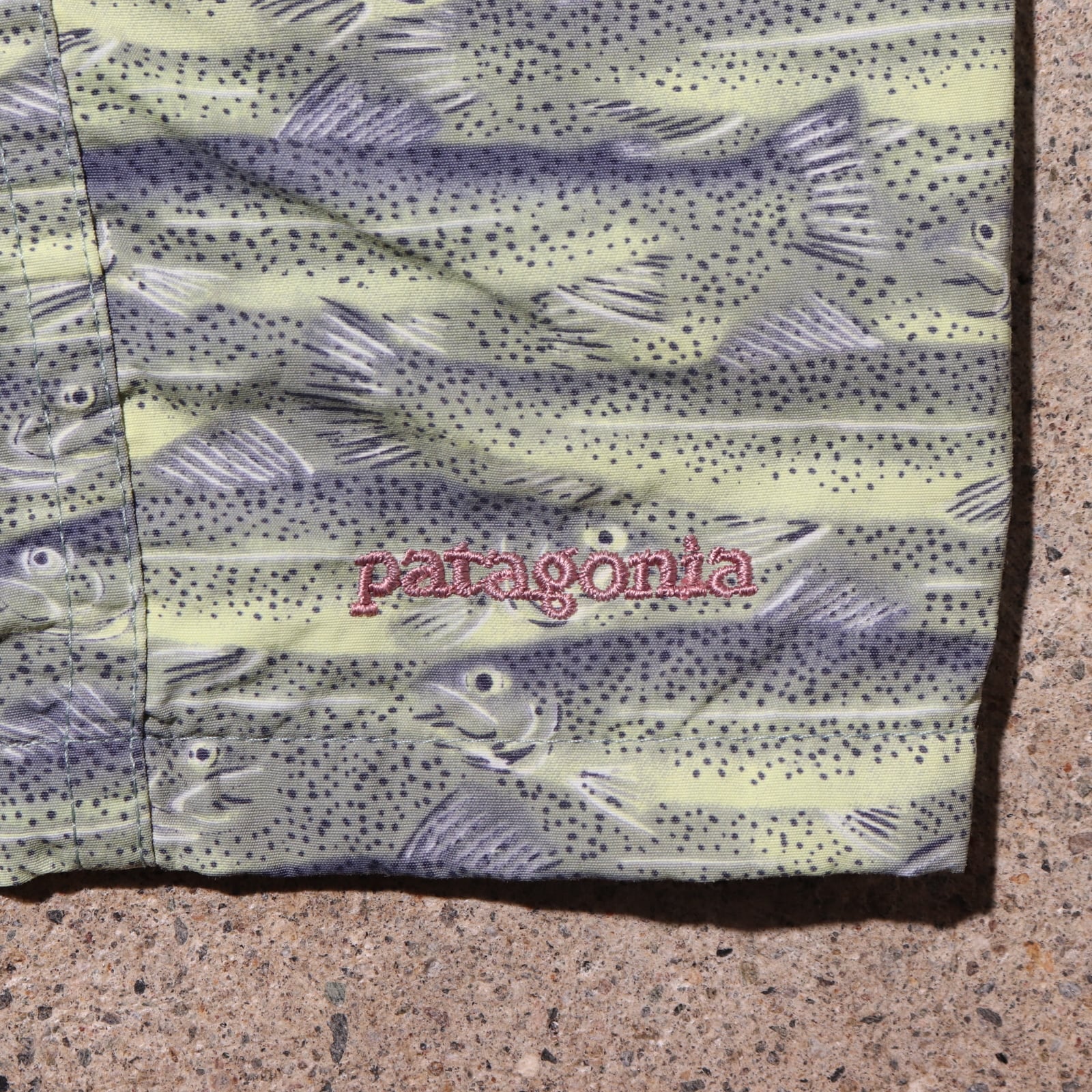 美品 XL 02年 トラウト総柄リバーショーツ patagonia パタゴニア 魚