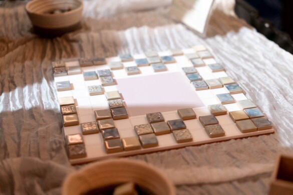 宝石みたいなミニラスティカタイルの結婚証明書 美濃焼タイル | RIUM