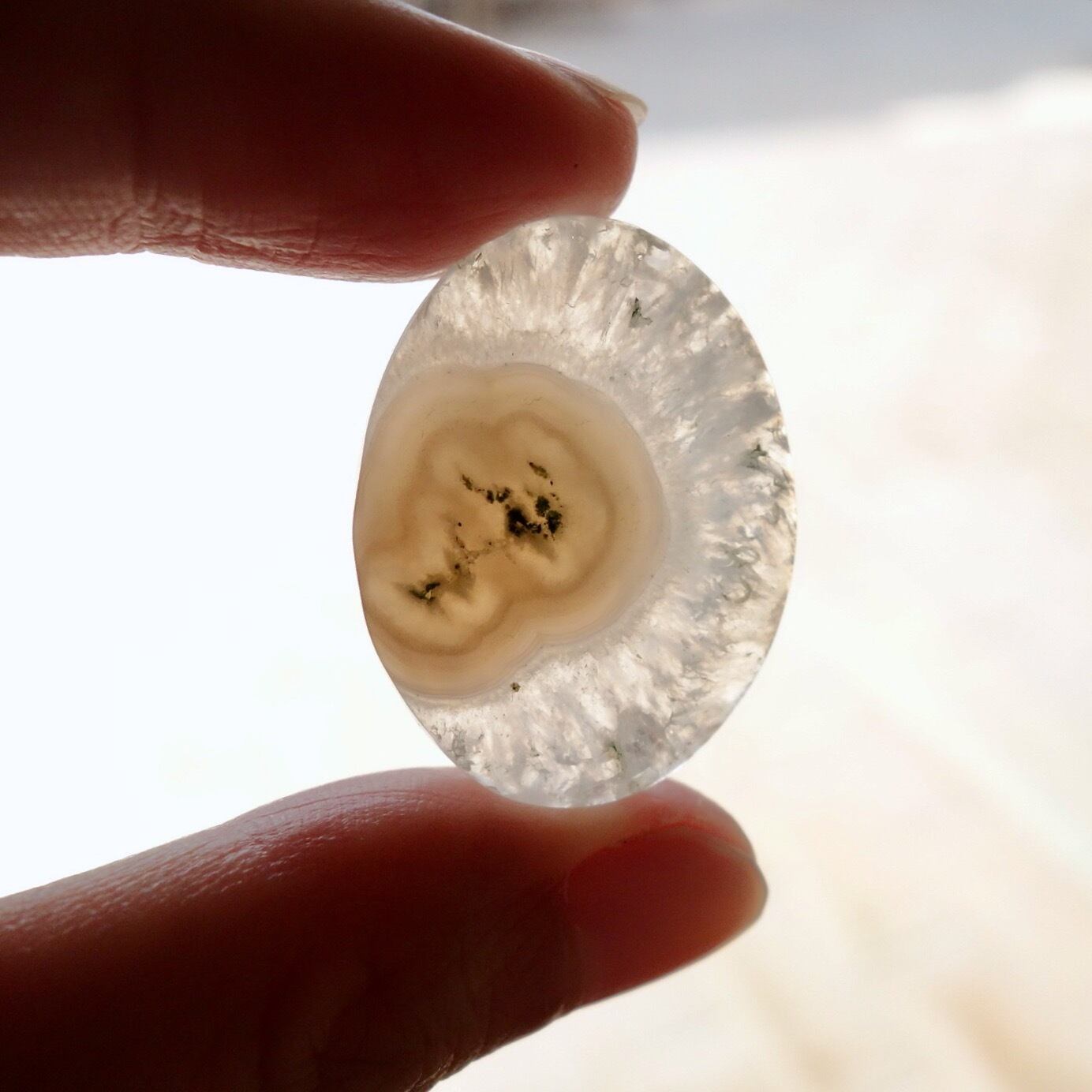 虹の光が神秘的♪タイチンルチル10ミリの1粒売り 貫通穴