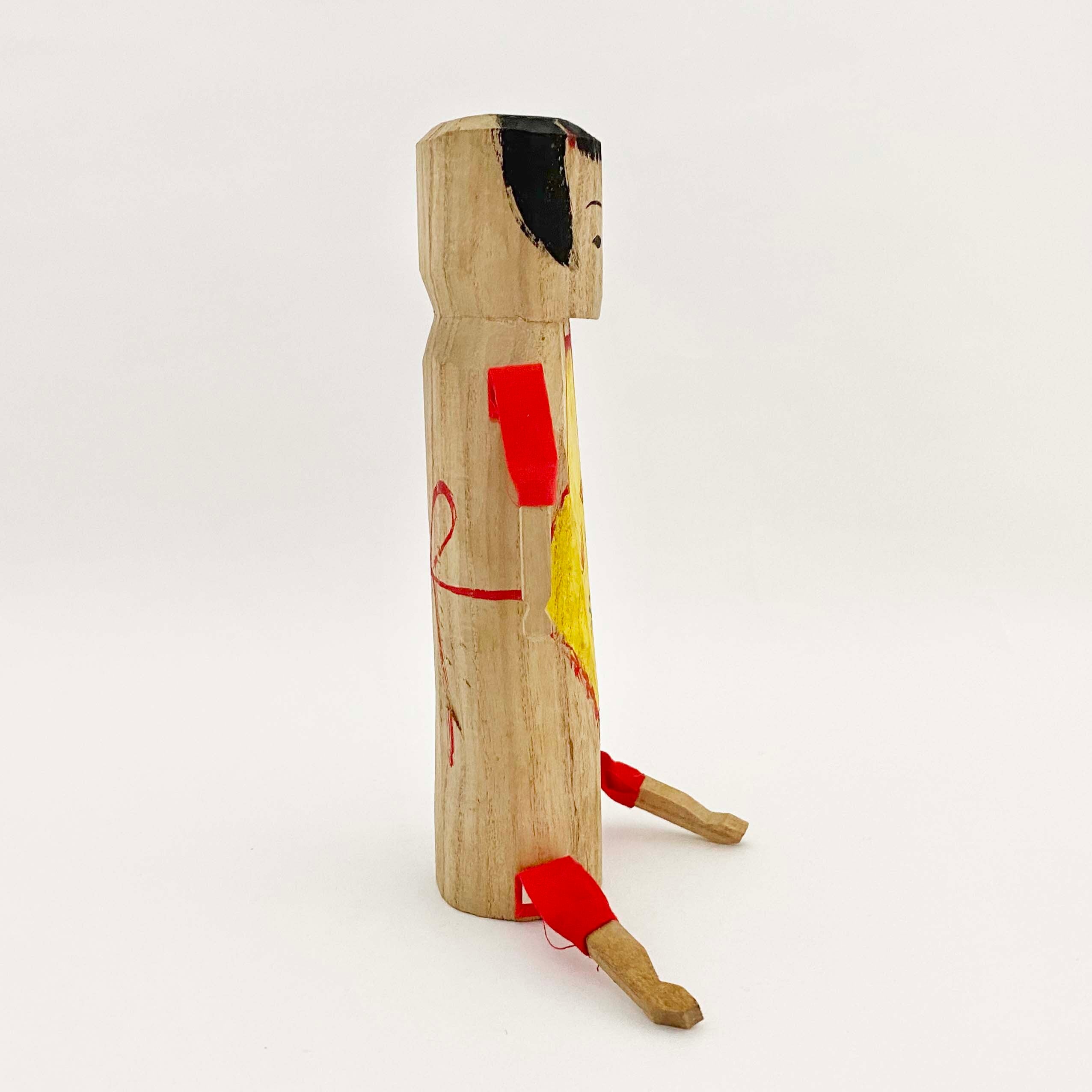 伝統木人形「おきんじょ」ハンカチ付き（18cm）