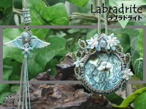 神獣・一角獣彫り『ラブラドライト』フラワーモチーフマクラメ編みトップネックレス(ユニコーン)