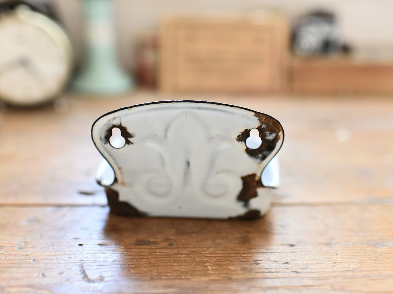 フレンチな雰囲気がかわいい琺瑯ソープディッシュ フレンチアンティーク