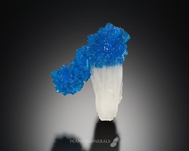 カバンサイト / ヒューランダイト【Cavansite on Heulandite】インド産