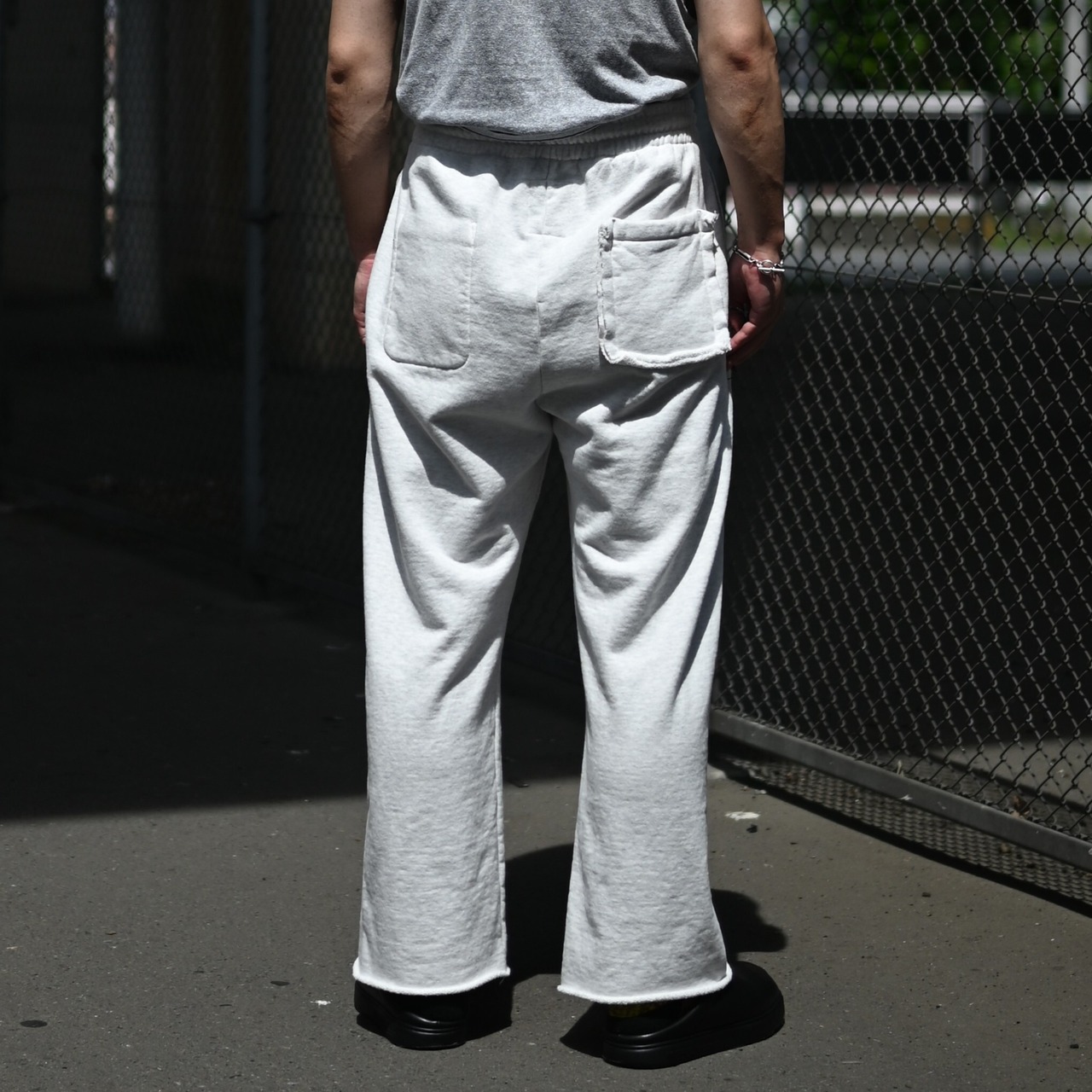 BOWWOW（バウワウ）26AW最新作、Cigarette Pocket（シガレットポケット）シャツと名作スウェットパンツコーディネート