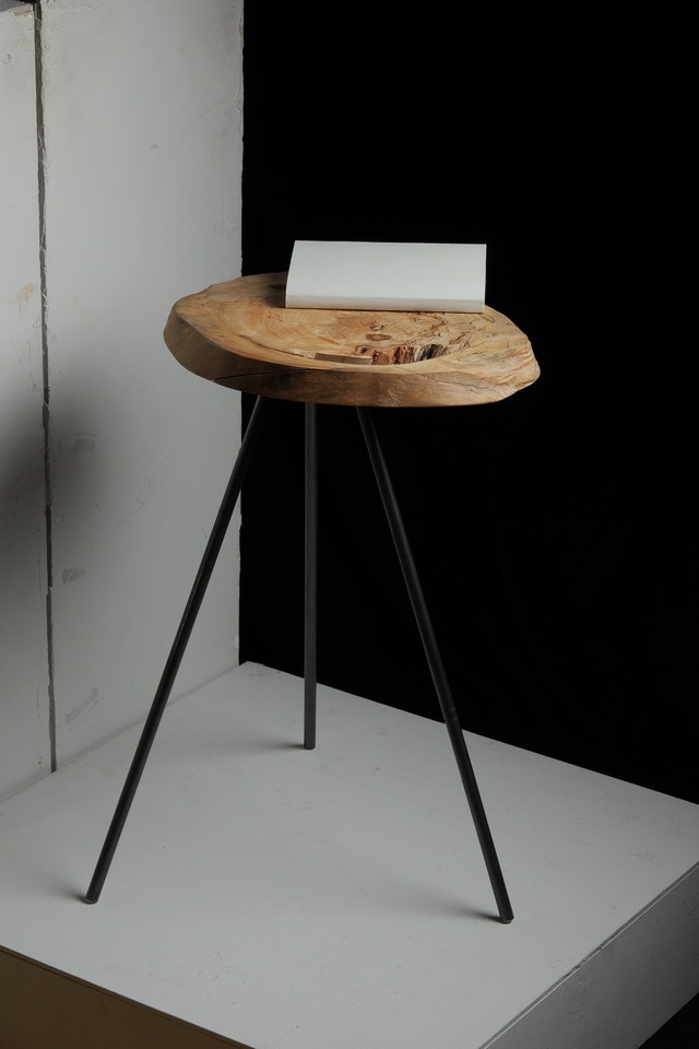 Side table "栃"