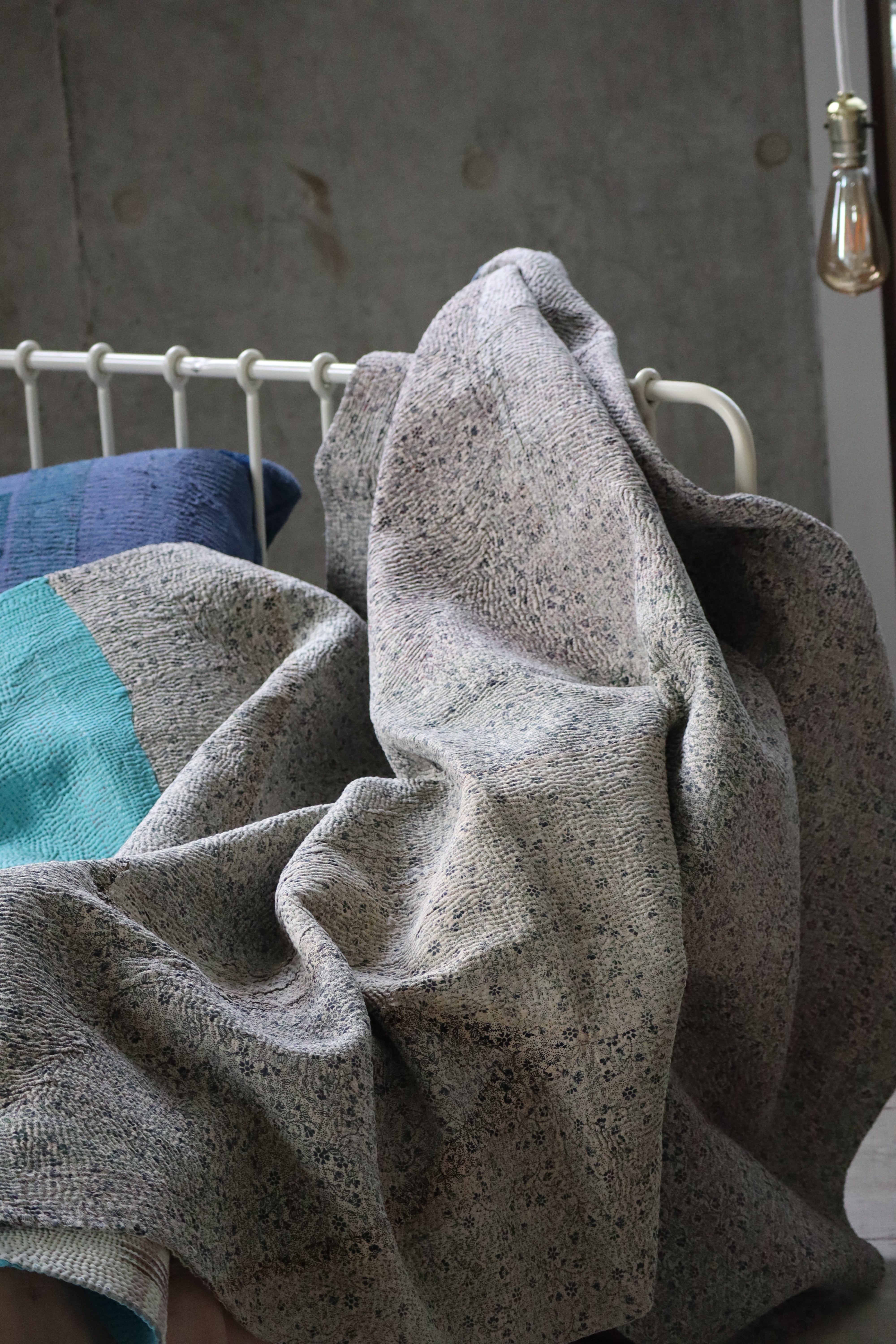 ラリーキルト・カンタキルト White floral kantha ヴィンテージカンタキルト ラリーキルト