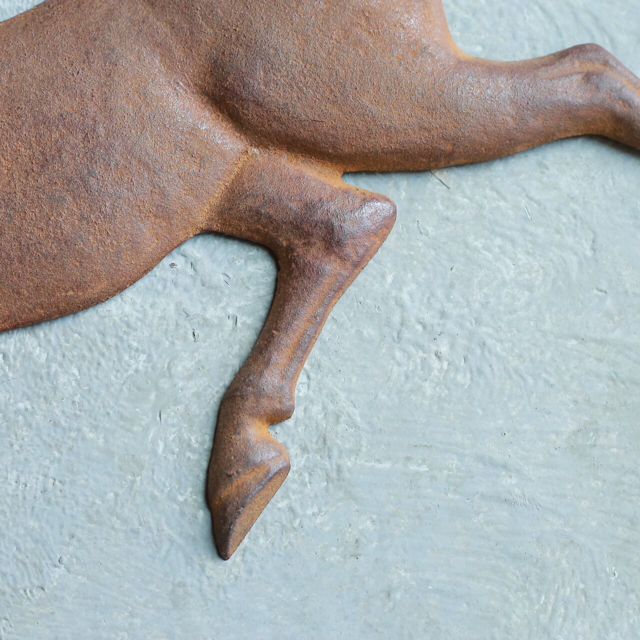 跳ねるように走る、馬の壁掛け | 木と、輝と。| 一点もの ヴィンテージ