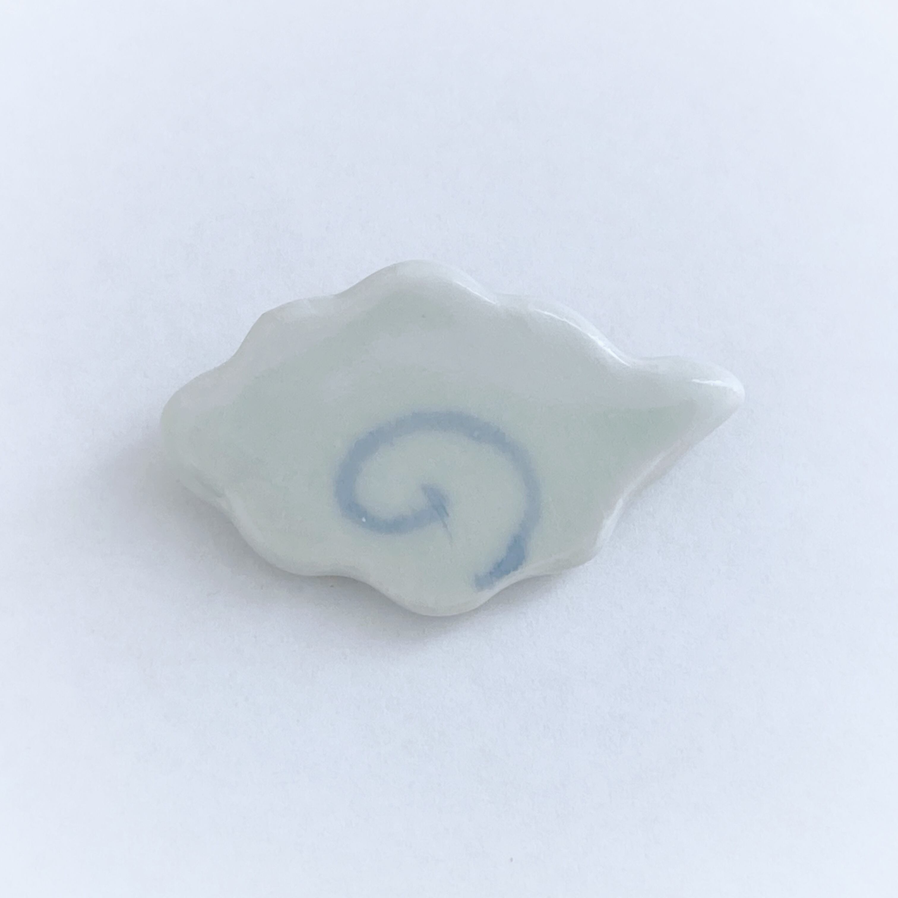 やさしい青のブローチ （雲）