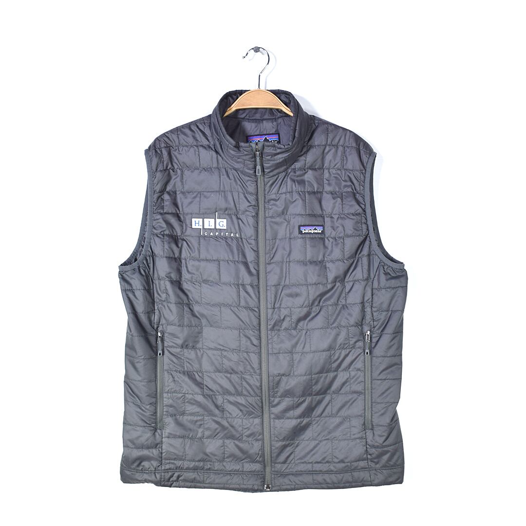 パタゴニア ナノパフベスト 軽量 企業別注 ダークグレー プリマロフト ナイロンベスト PATAGONIA アウトドア メンズL 古着 @DD0418