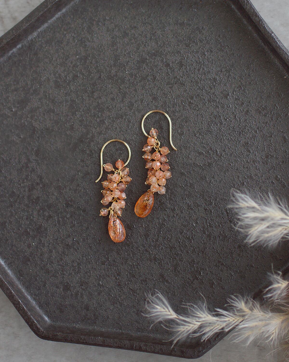 サンストーンのミドルピアス | Ruan aree │ 心に潤いを。天然石