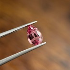 マラヤガーネット ペアシェイプ 8.4x5.5x4.1mm, 1.35ct, タンザニア産