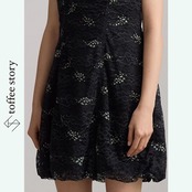 黒のレースが魅せる、Aラインノースリーブワンピース《PL0026》