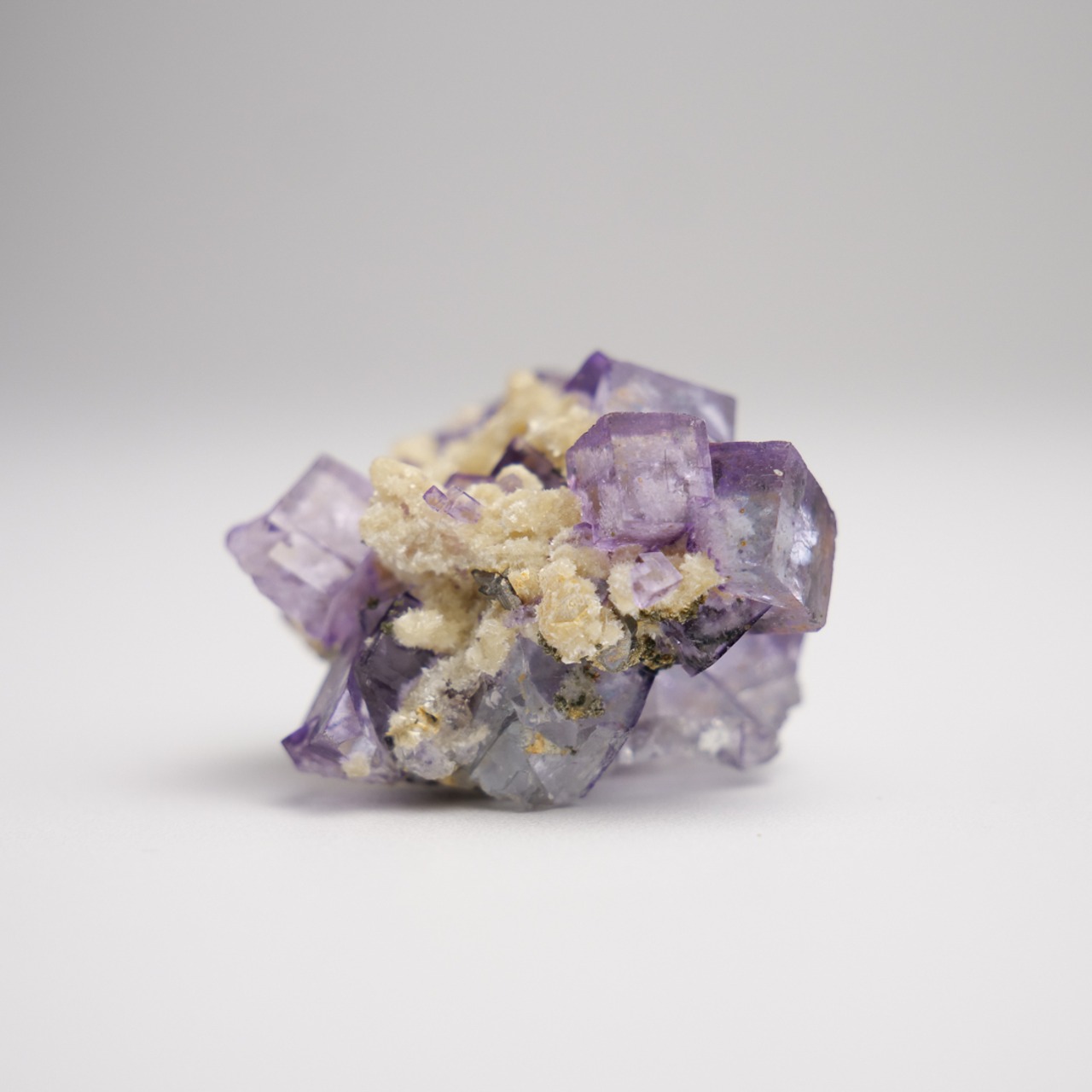 ヤオガンシャン産 フローライト 共生 / 原石 標本【C_1】