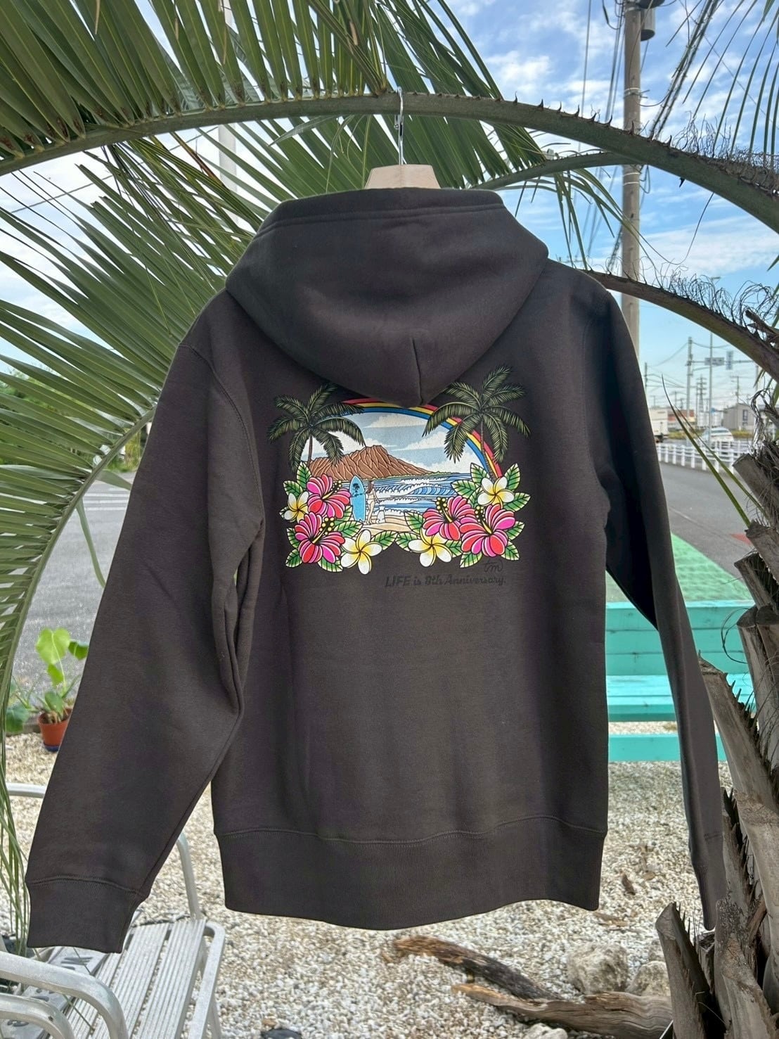 LIFE is × TAMOコラボ フルカラー フーディー ￥11,800(￥12,980)