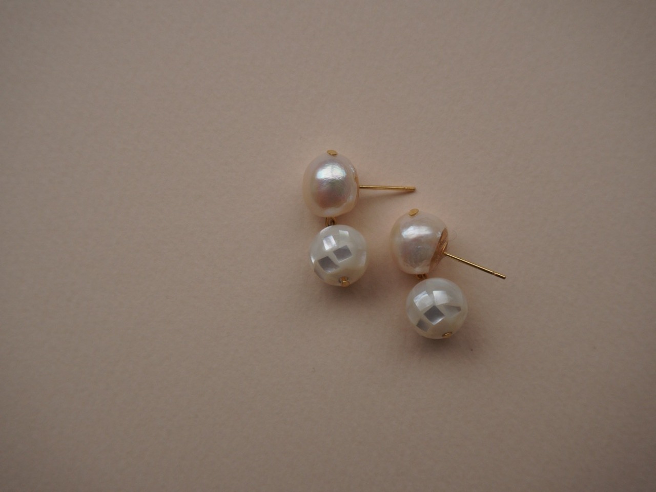 【 PURE 】PURE × mother of pearl pierce