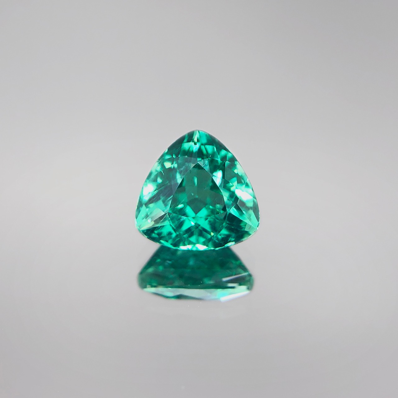 アパタイト 2.484ct ソーティング付き ルース 天然石