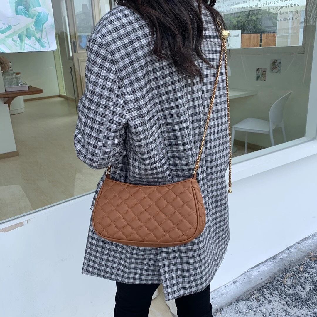 キルティングチェーンバッグ