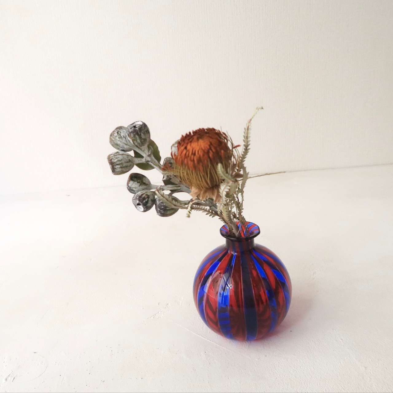 ストライプのまんまる花瓶