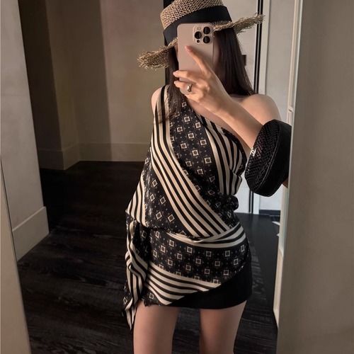 幾何学模様ワンショルイレヘムトップス ・11296