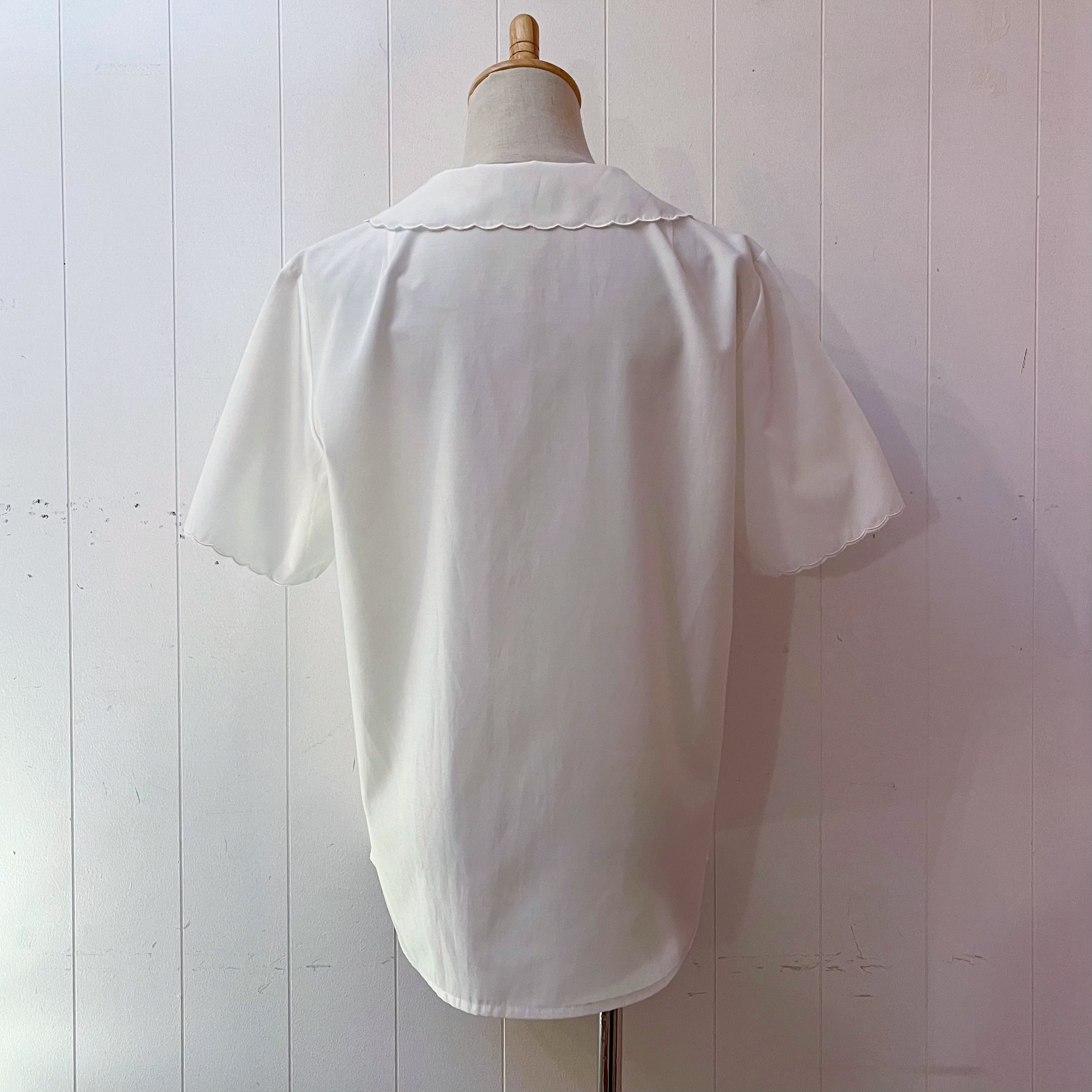 flower embroidery scallop white blouse