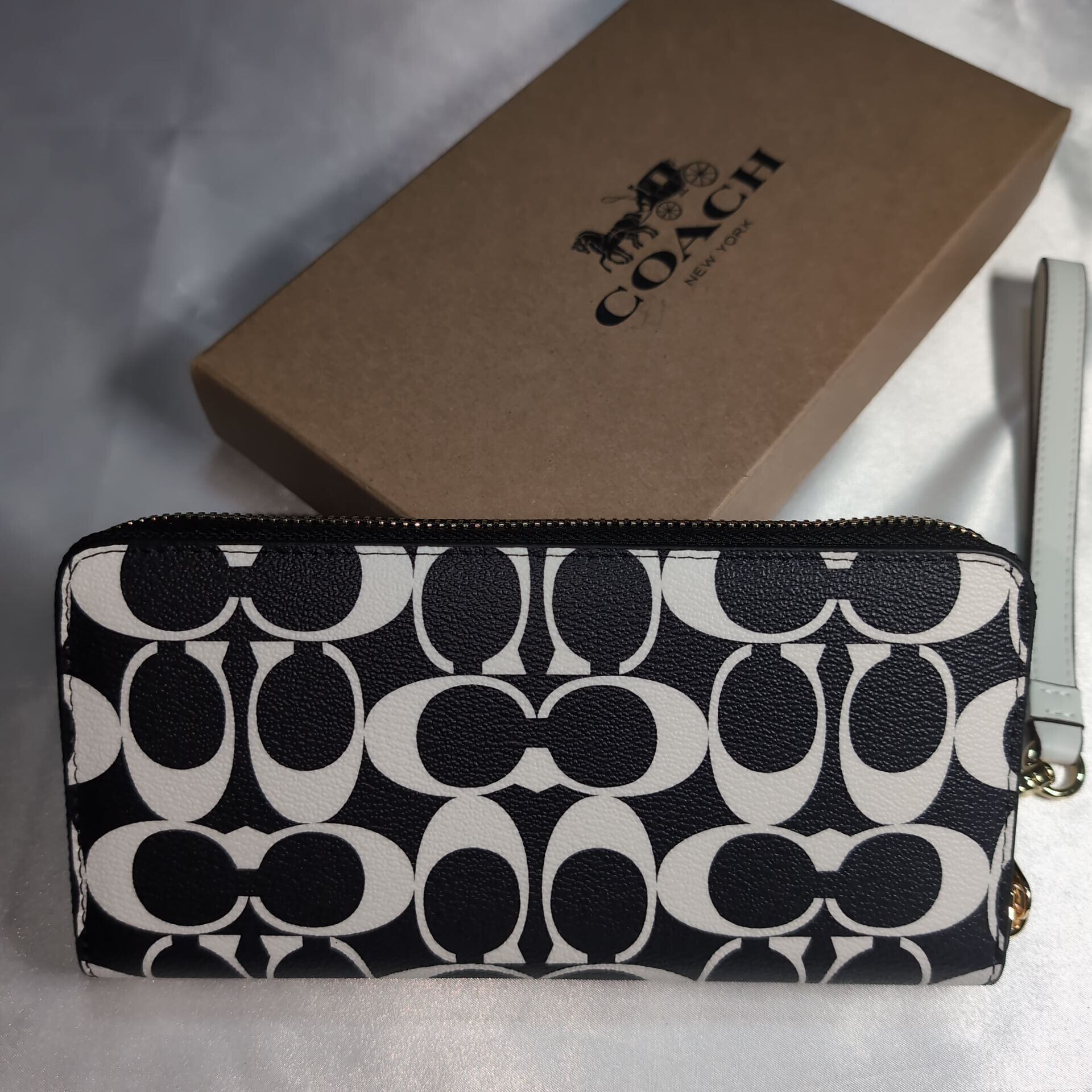 COACHコーチ ラウンドファスナー長財布 シグネチャー ブラック