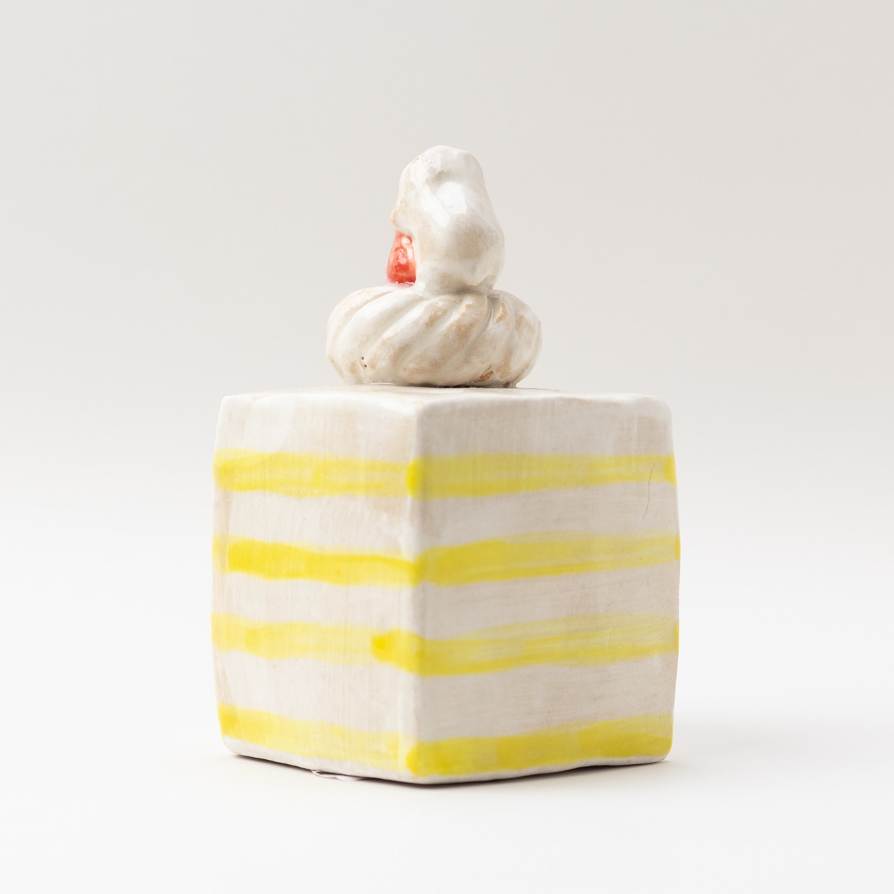 < すずきたまみ > 一輪挿し - しろくましかくショートケーキ