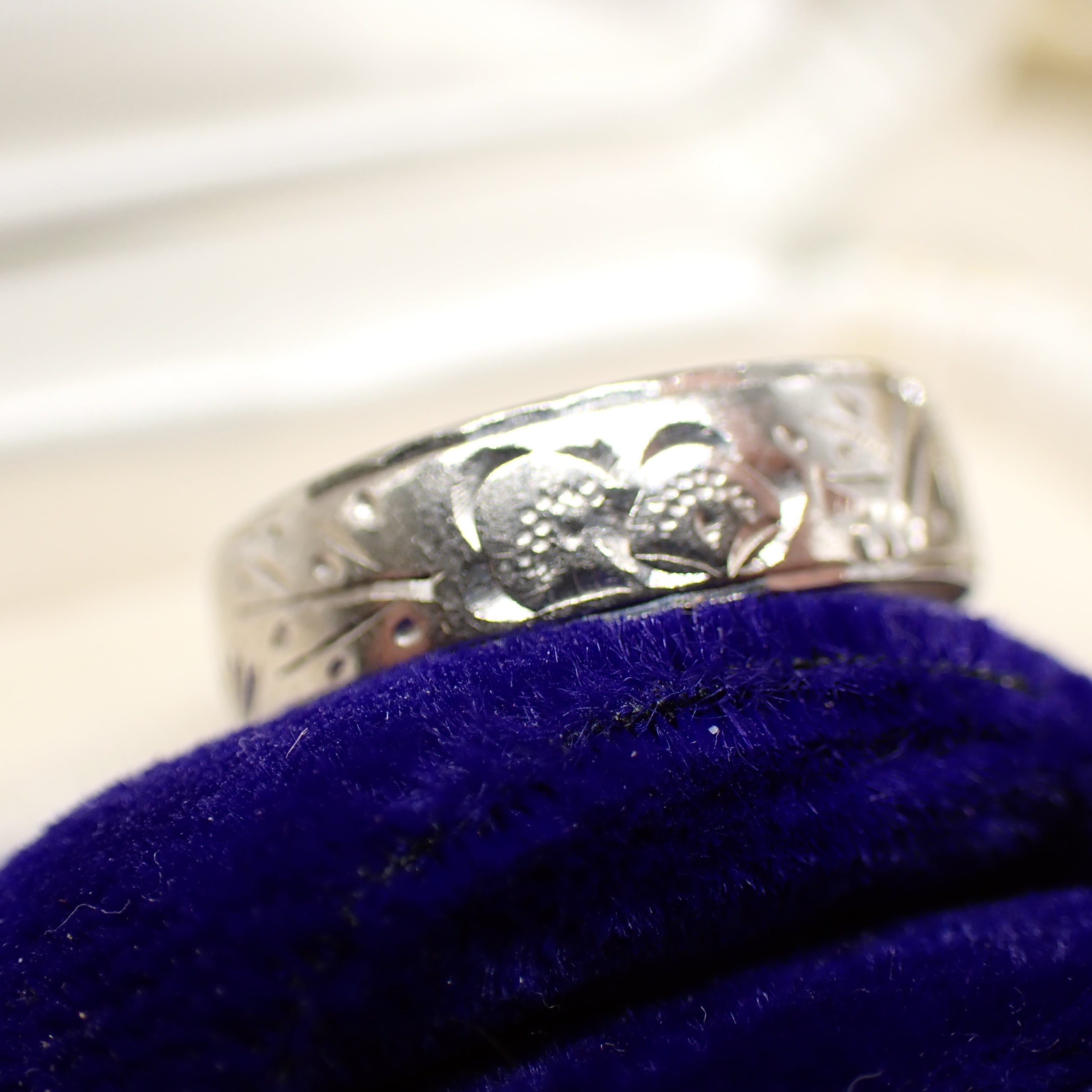 日本の作品】昭和レトロ Pt850 和彫り 彫刻 松竹梅 デザイン