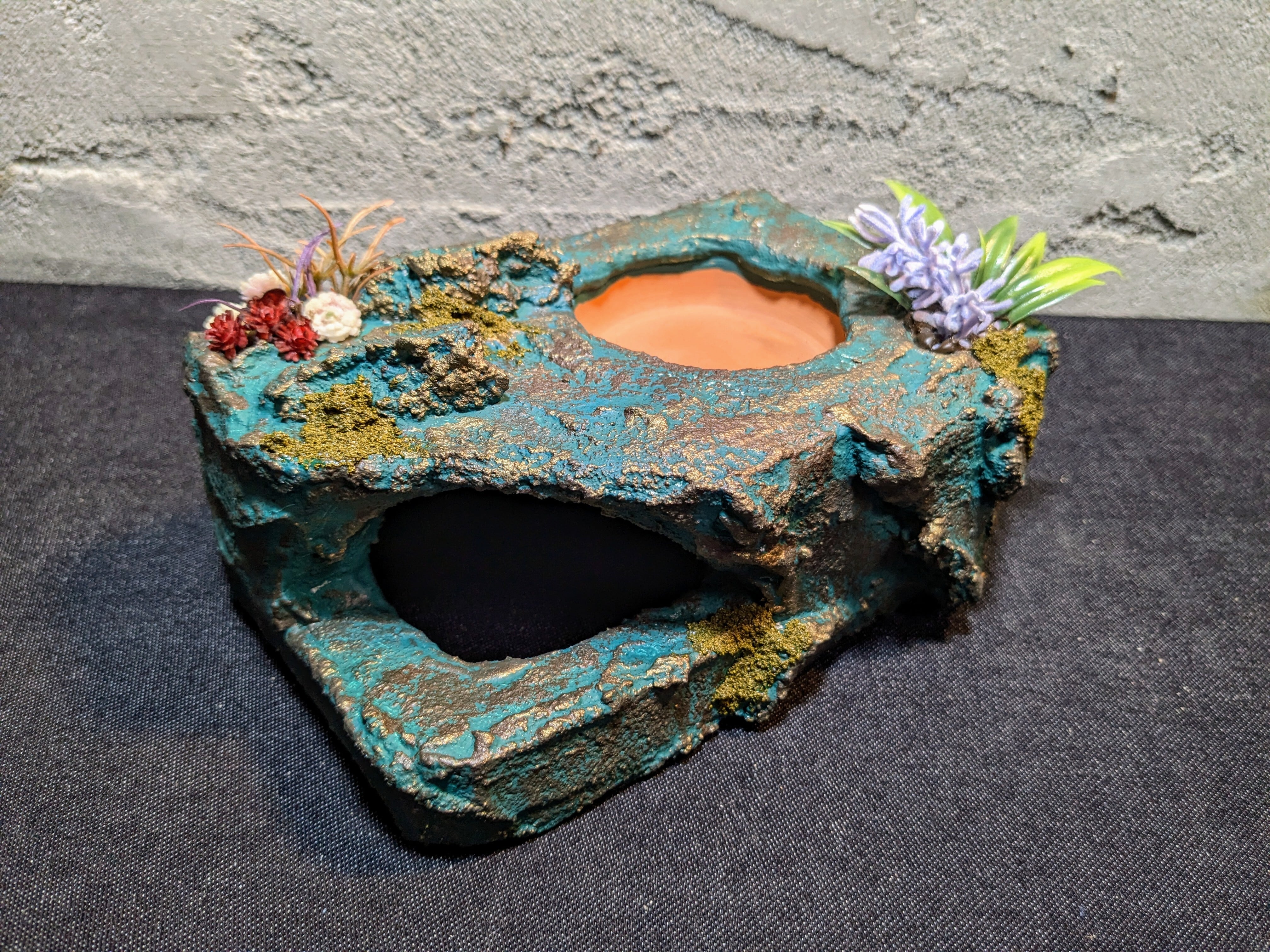 爬虫類用造形アート ともえ屋