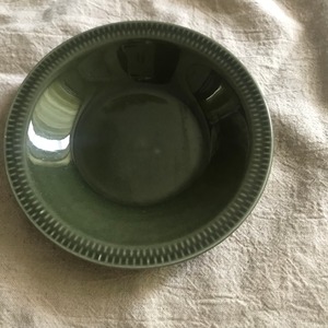 深緑の小さめの深皿
