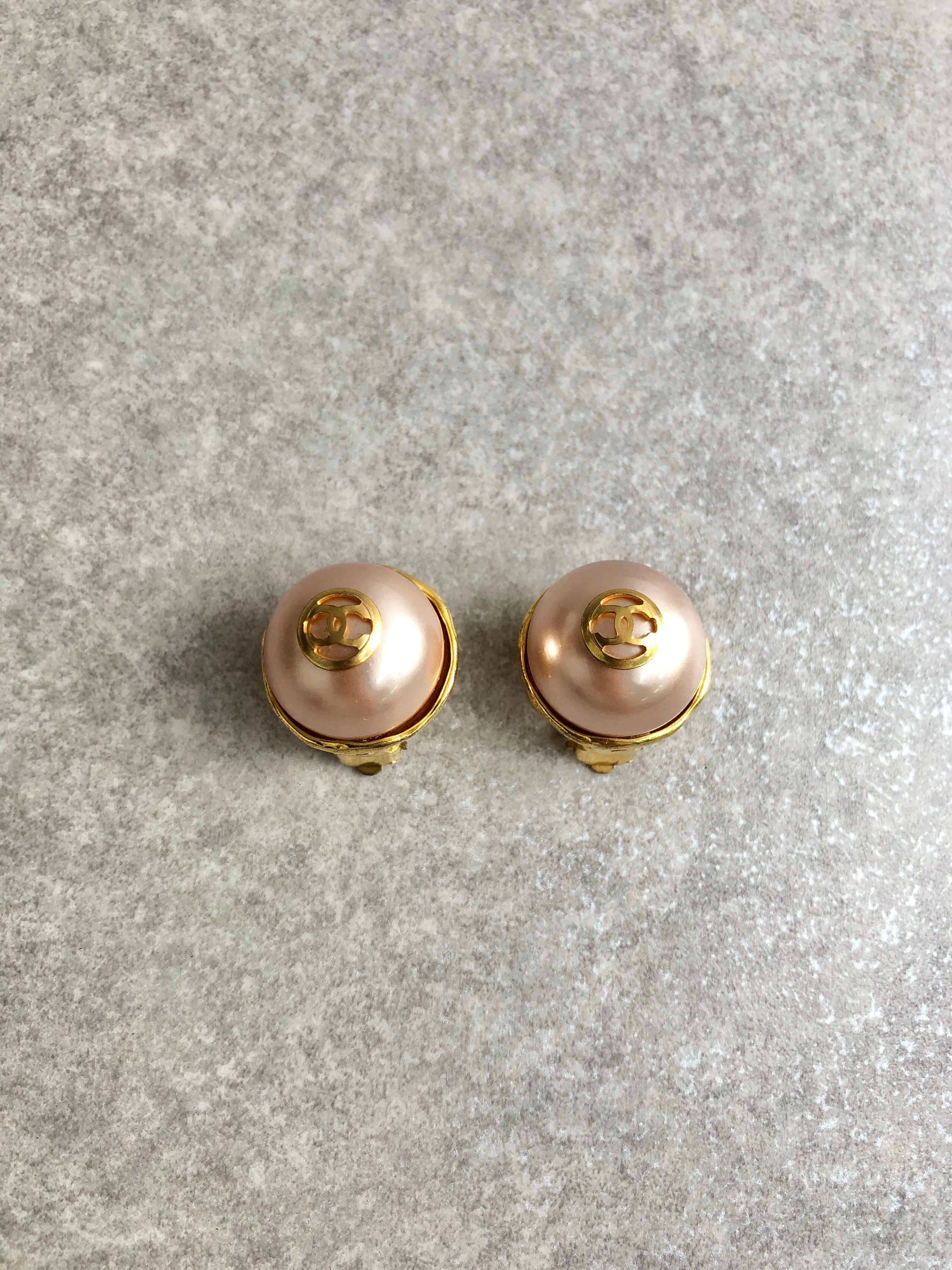CHANEL シャネル イヤリング ピンク×ゴールド ココマーク パール CHANEL シャネル イヤリング ピンク×ゴールド ココマーク パール