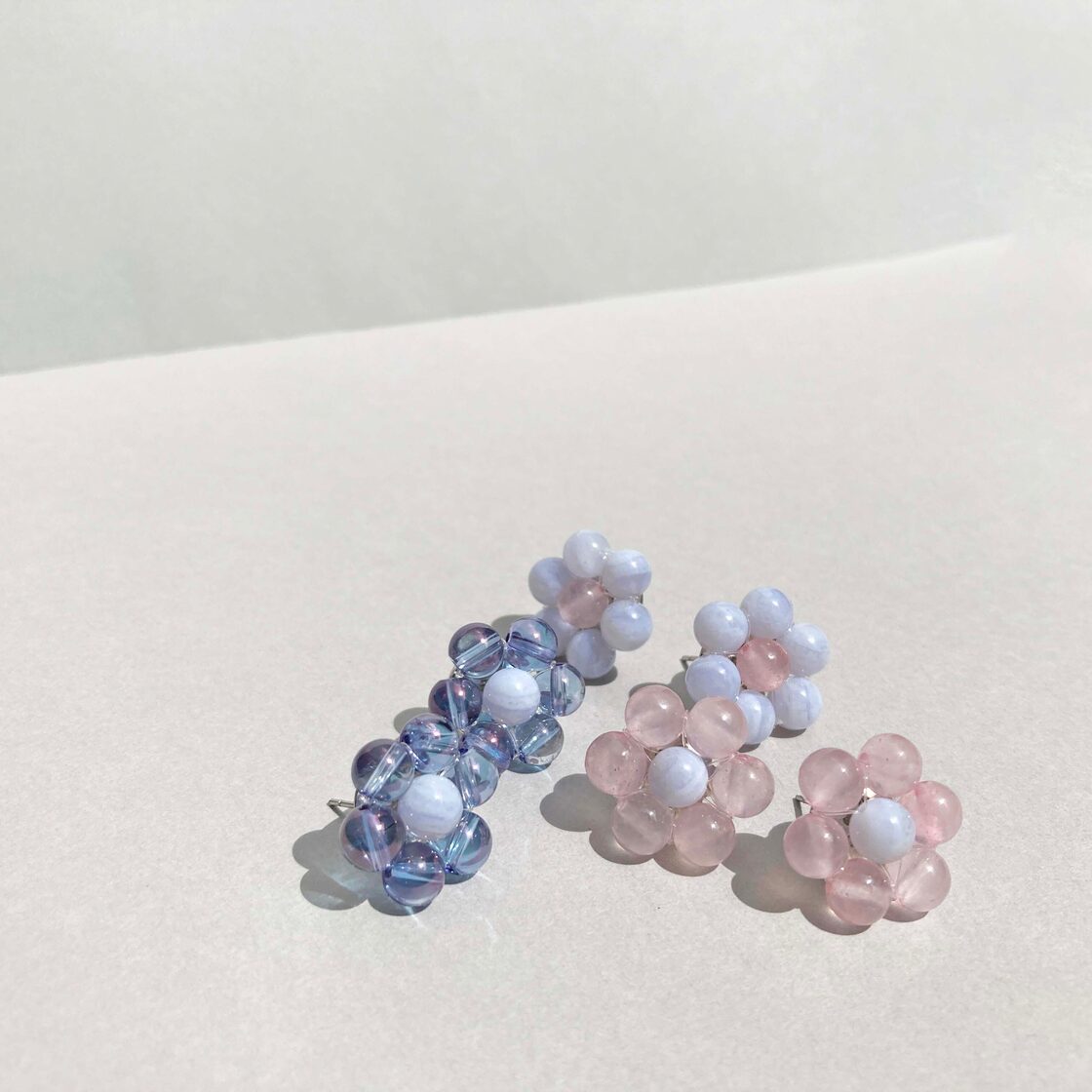 天然石のお花のピアス flower*1_01 / ローズクォーツとブルーレース 