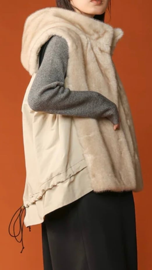 2025秋冬 trois エコファー フーテッドジレ T256-83045 フリーサイズ 9号 トロワ ベージュ ライトベージュ