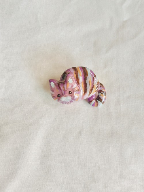 ネコはまるくなる　ブローチ