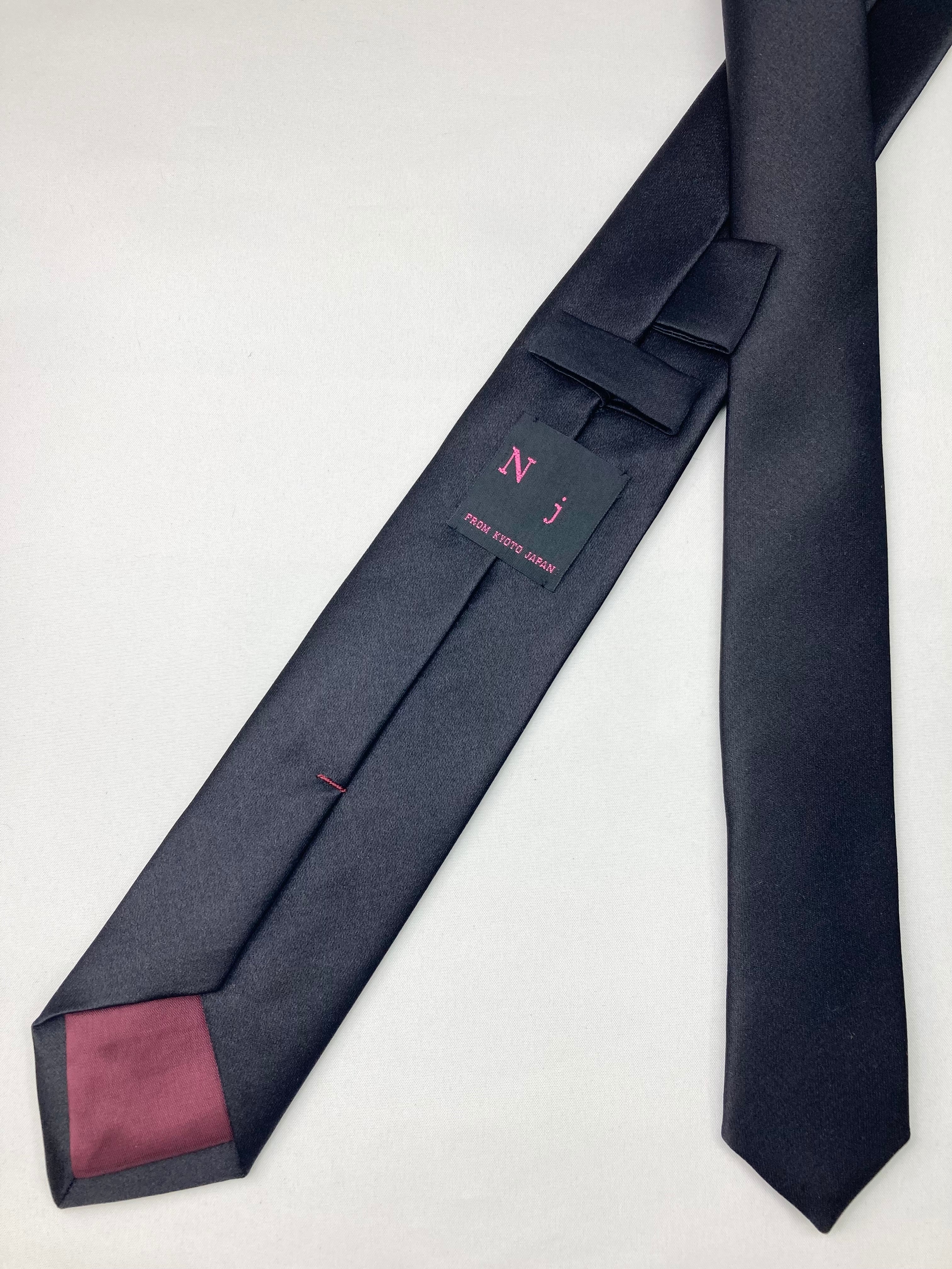N j Gender-free cravat サテン無地 ブラック | NECKWORLD