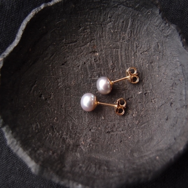 【K14gf】Baby Baroque Pearl  Earrings／Gray・ベビーバロックパール スタッドピアス（S）