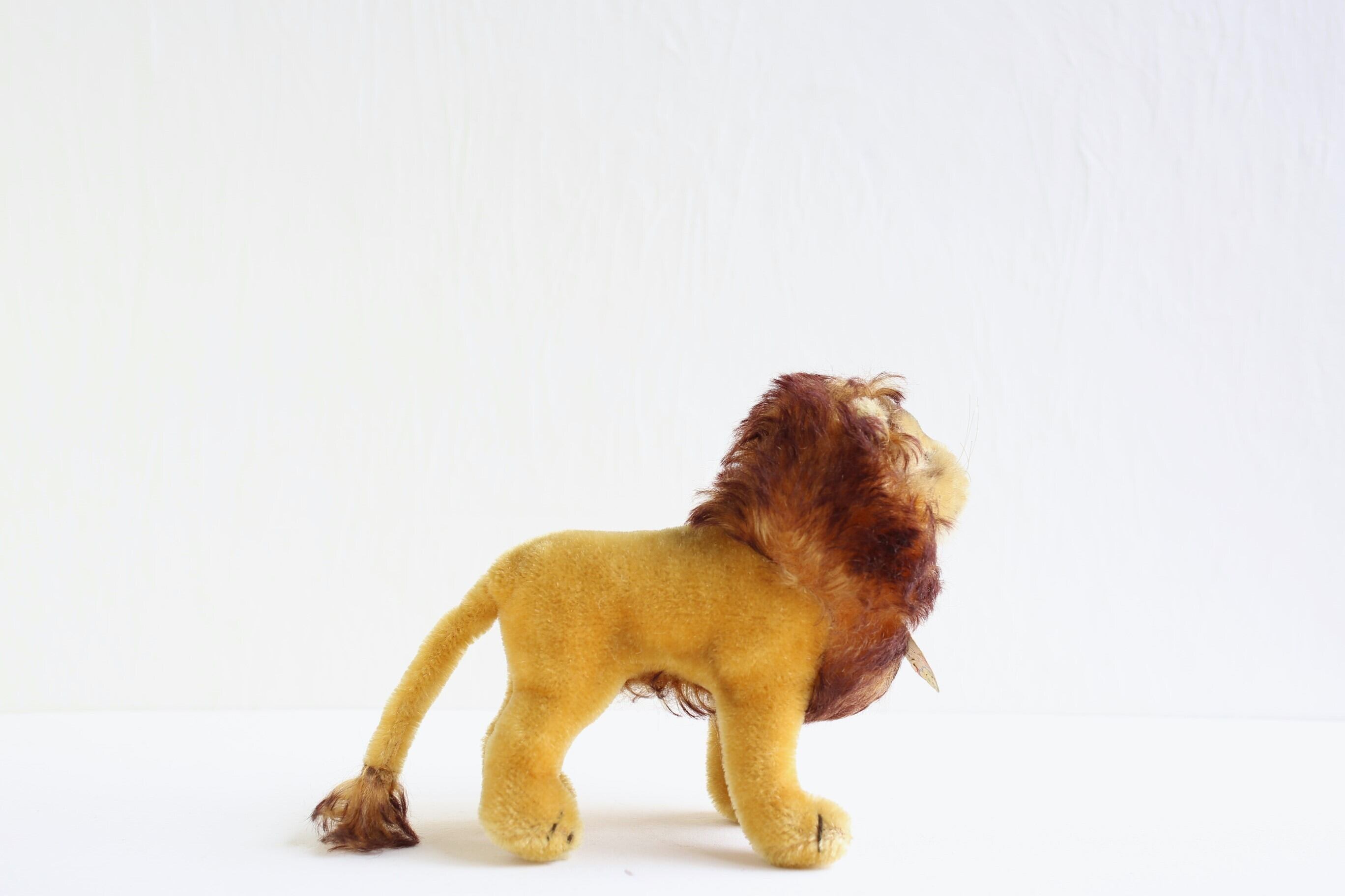 ライオンのレオ　シュタイフ ライオンのレオ 45cm | ドイツ最高級テディベアのシュタイフ日本公式サイト