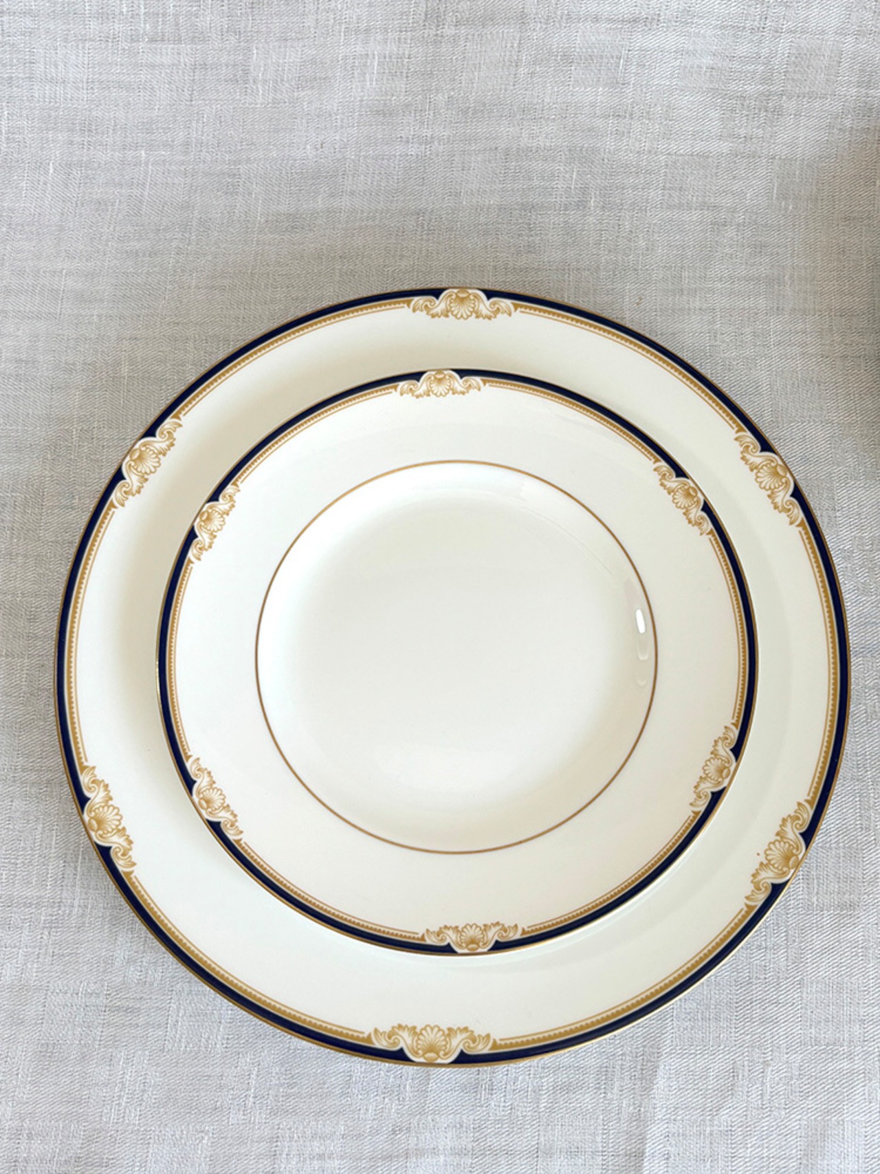 ウェッジウッド　ディナー皿　キャベンディッシュ　黒壺　Wedgwood CAVENDISH　廃盤モデル　17twc21-1