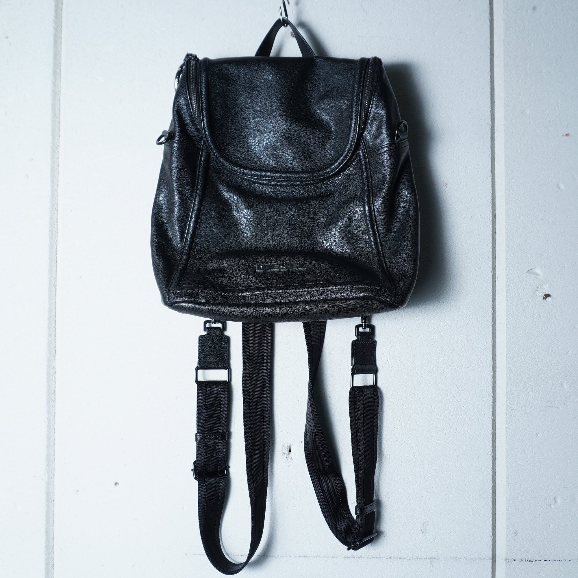 ✨激レア✨DIESEL リュック ビジネスバッグ レザー シボ革 ロゴ金具 イタリア製 ソフトエンボスレザー リュックサック ビジネスバッグ