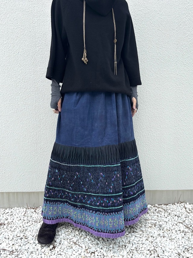 タイ モン族スカート 067 パープル系 ロング 裾ボリューム 贅沢に巻きスカート1枚使用 藍染布 手刺繍 bamiオリジナルパターン