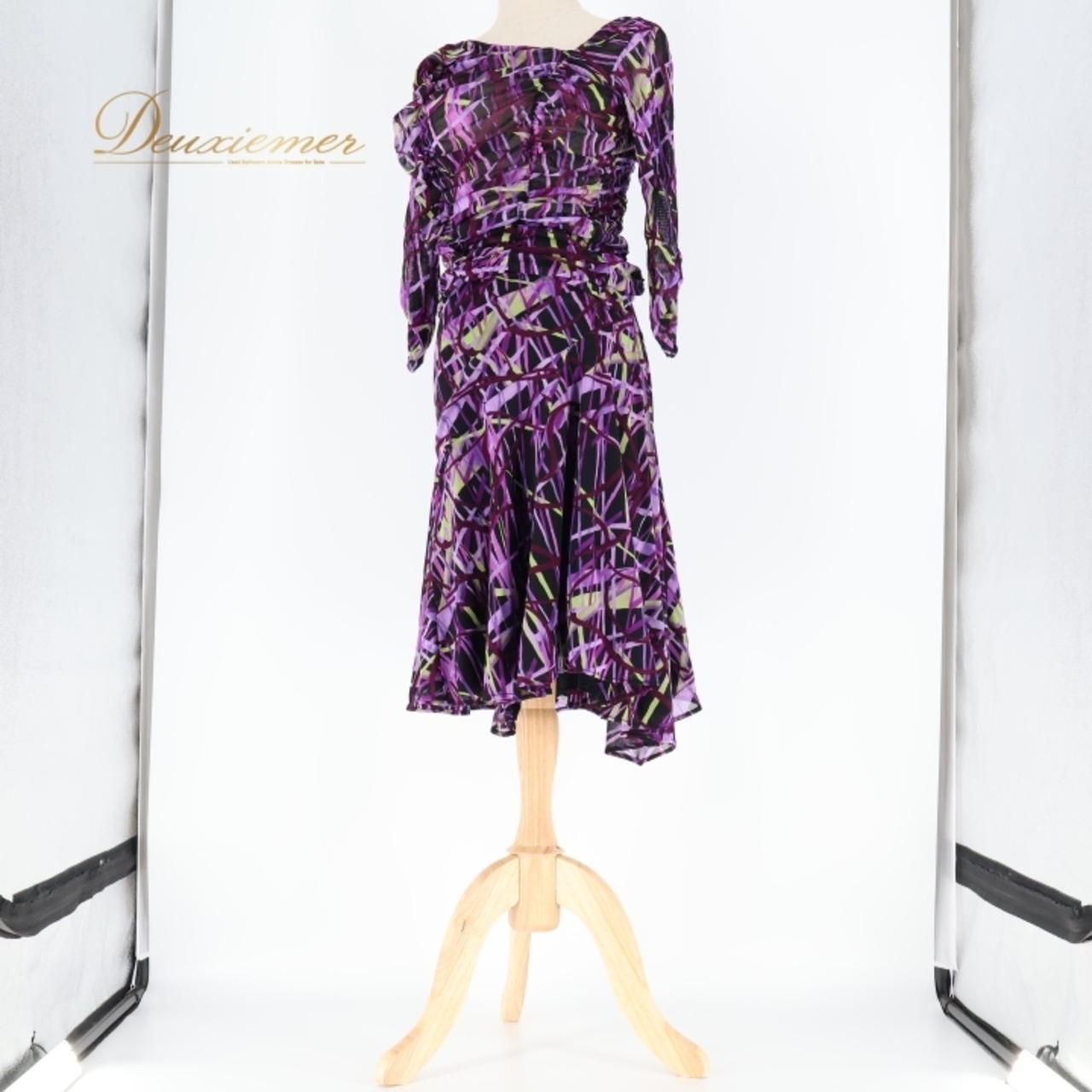 社交ダンス 衣装 チャコット Chacott トップス スカート ツーピース セットアップ 紫 柄 模様 ラテン 上下セット 伸縮 レッスン パーティ 発表会 日本製 パープル系 ブラック系 おしゃれ 衣装 レディース Mサイズ 発表会衣装 バレエ用衣装 ダンスウエア お洒落