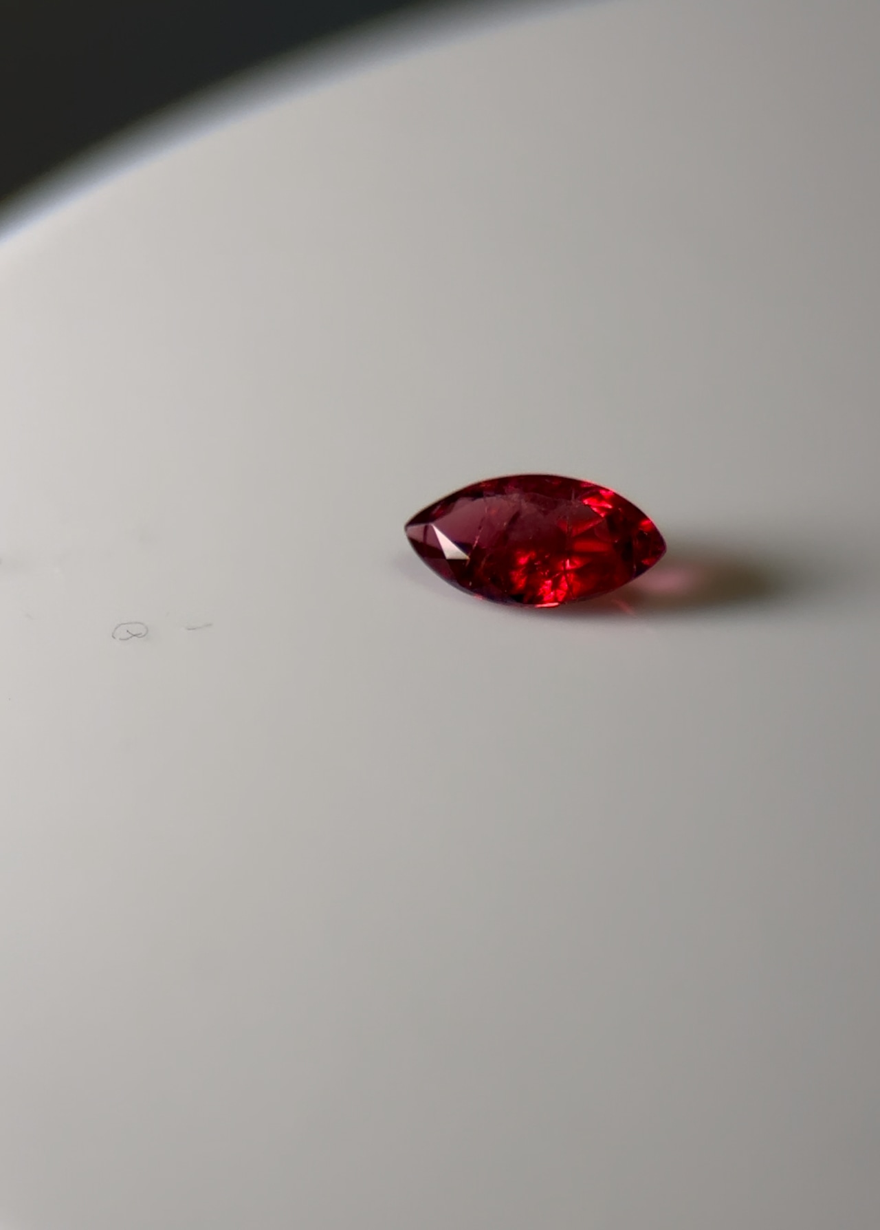 レッドベリル 0.18ct マーキスカット | パライバトルマリン by 