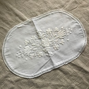 スウェーデンの白い刺繍の布