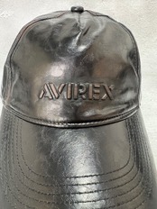AVIREX / アヴィレックス AXエンボスロゴPU 6Pキャップ フェイクレザー カーブバイザー 2026年秋冬 ブラック