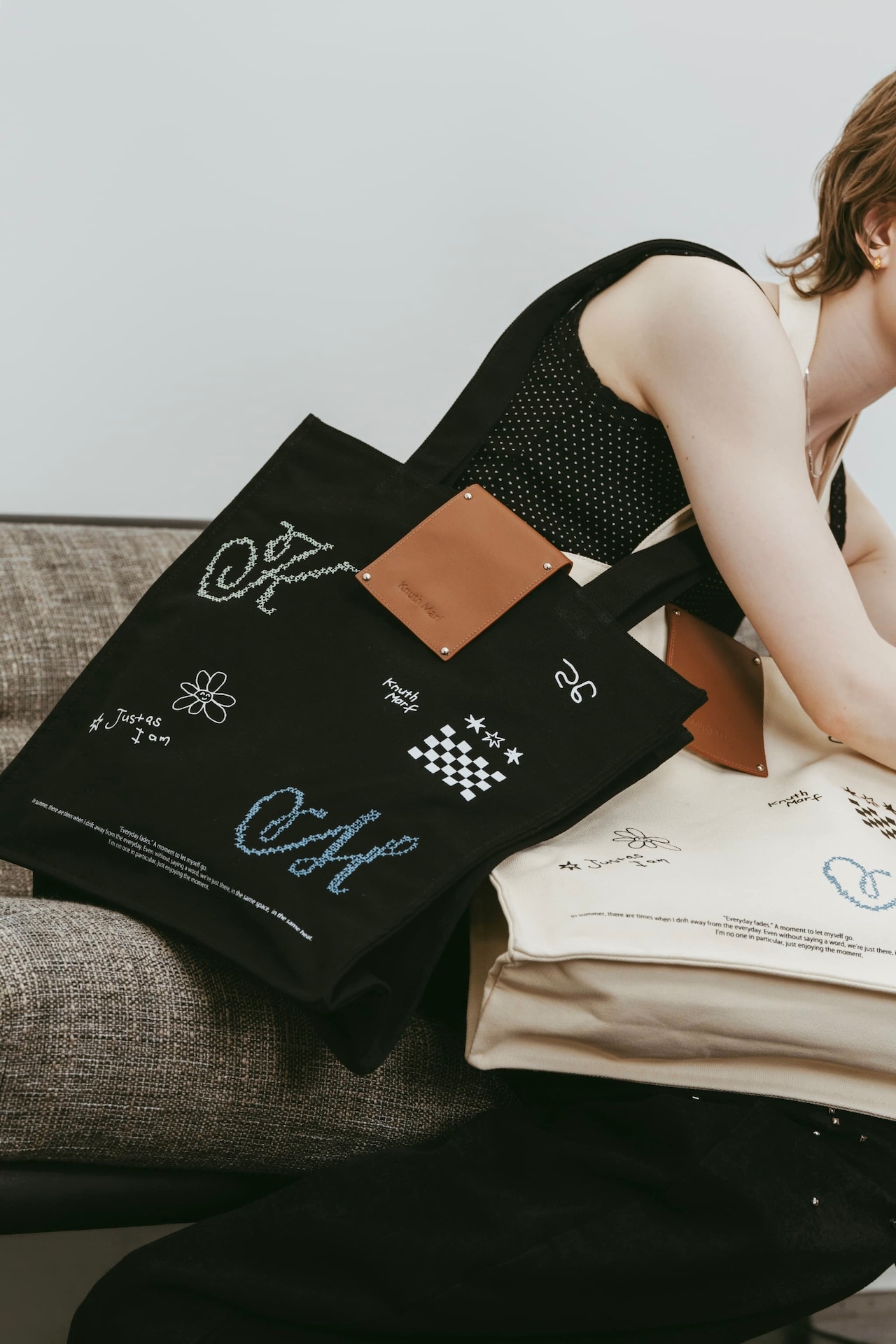 Graphic Canvas Tote / BLACK - 5