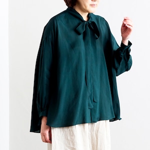 suzuki takayuki スズキタカユキ　bow tie blouse  deep fir green