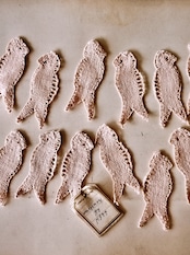 30s フランス リネン 古薔薇色のつばめとボビンレースアップリケ 2p アンティーク