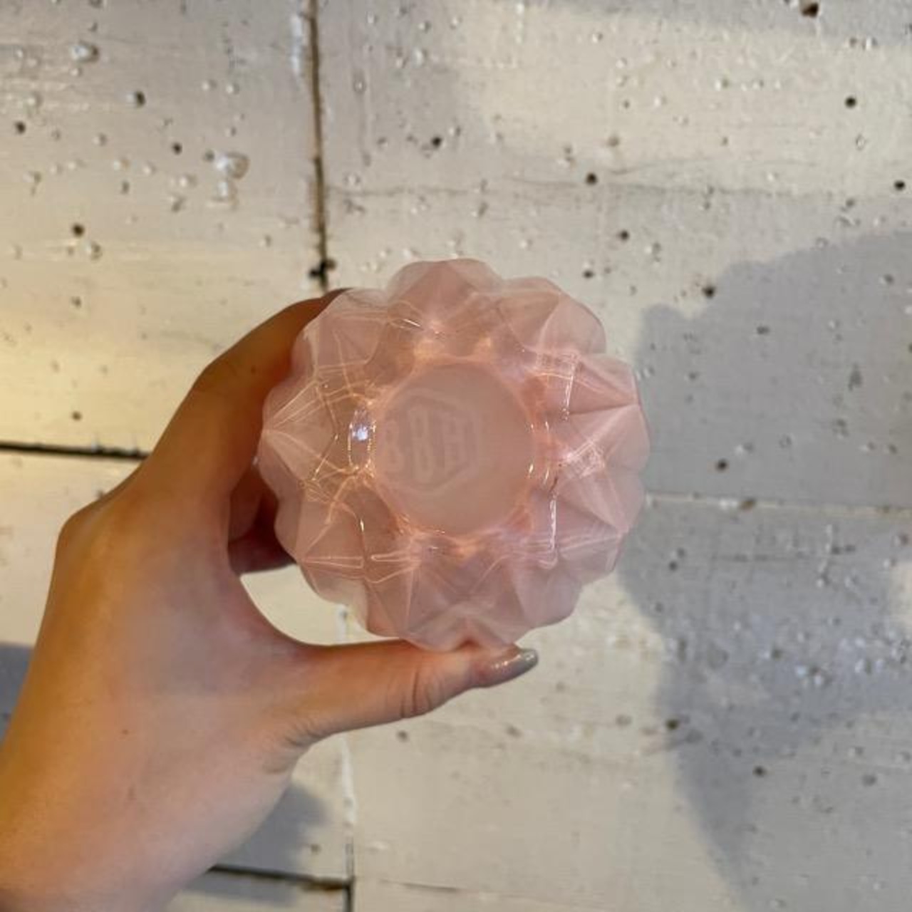 MILK GLASS SINGLE VASE - DIA MILK PINK / フラワーベース　ピンク　花瓶　1輪挿し　リビング　ガラス
