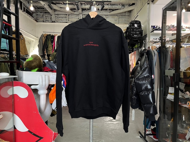 MAISON MARGIELA UPSIDE DOWN LOGO HOODIE  BLACK RED 44