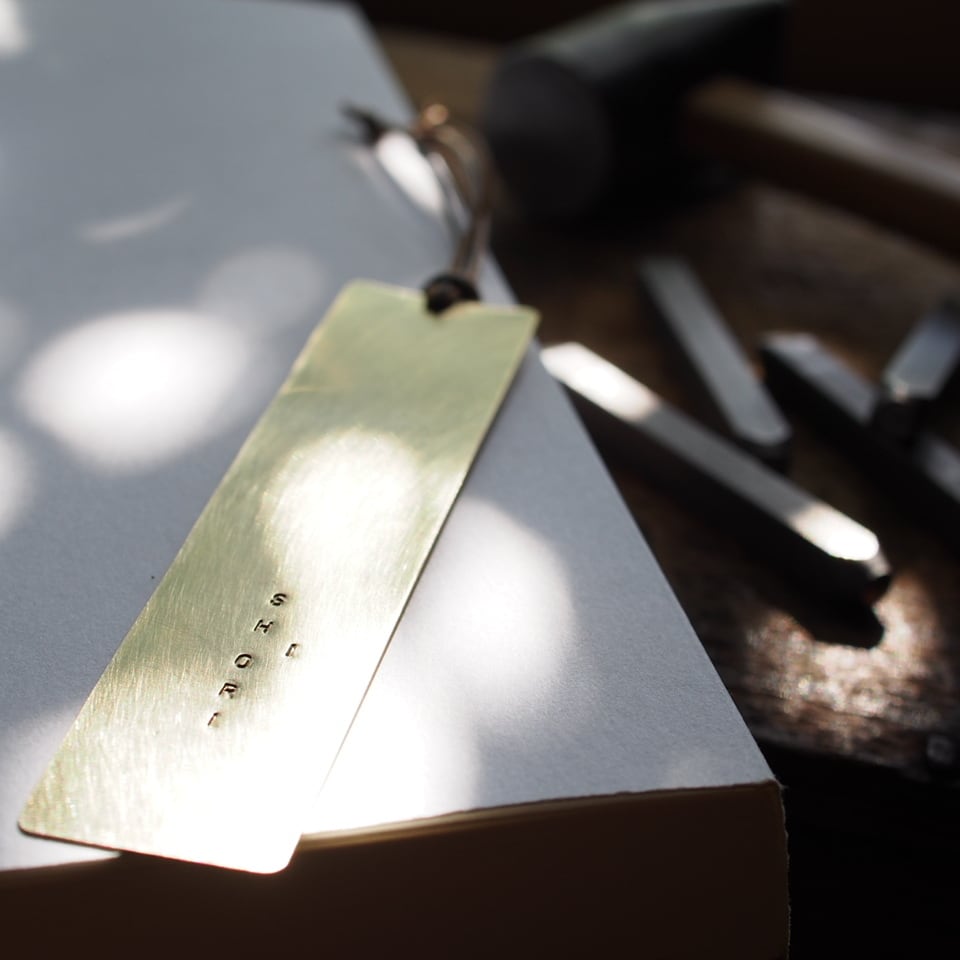 しおり | :kanasagehashi